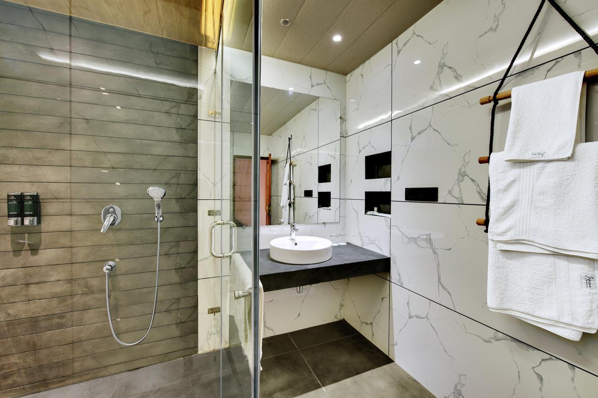 Tiaraa Jujurana Resort & Spa Dharamszala Kültér fotó